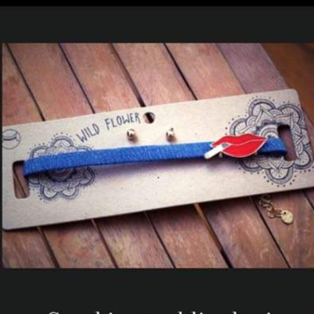 Denim Smoking Red Lip Choker